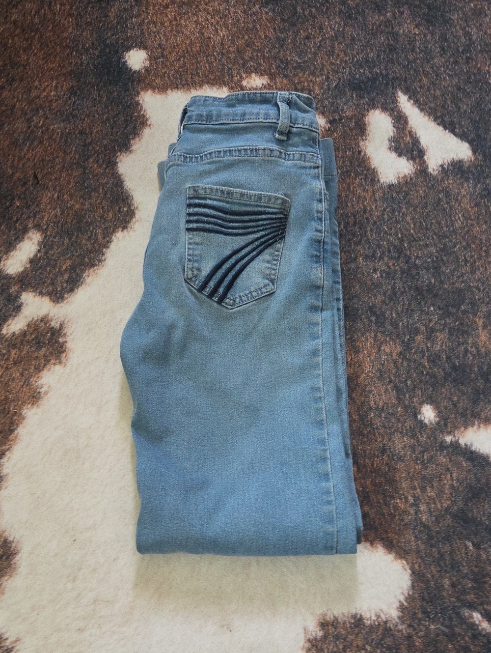 Classic Light Blue Women's Jeans with Back Pocket Stitching